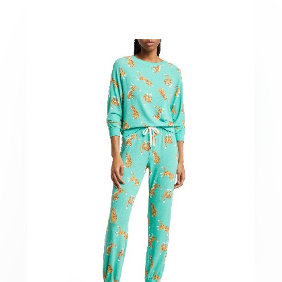 Honeydew Intimates Other - NWT Honeydew Intimates Tiger Print Long Sleeve Pajama Set
